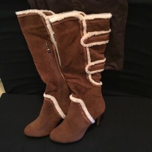 NWOT Segolene Paris Charlotte Faux Suede warm comfortable boots 🔴